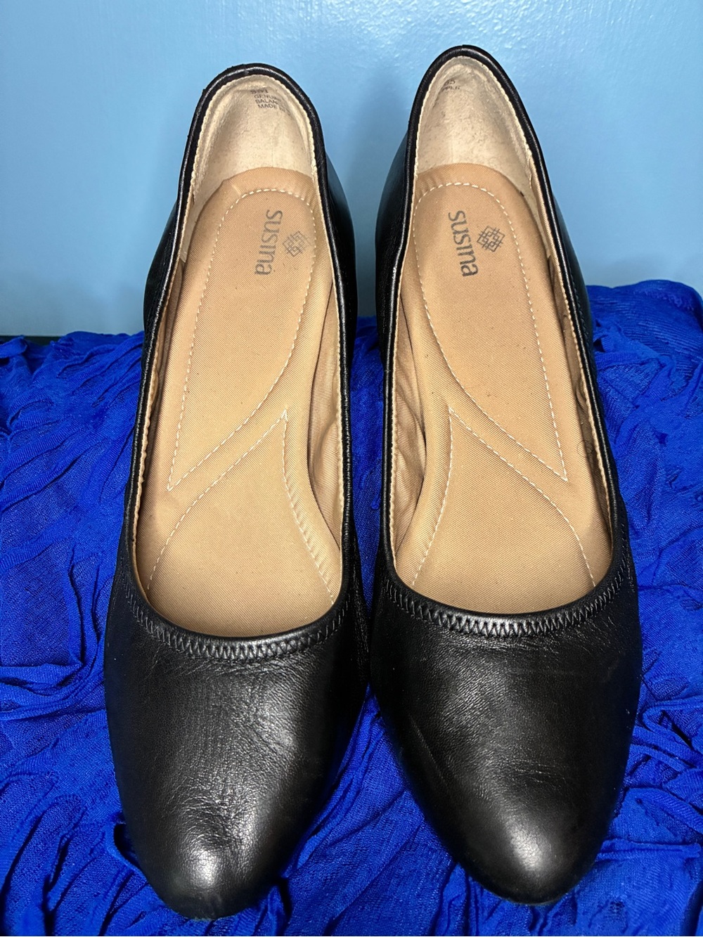 Susina Black Round-Toe Leather Heels